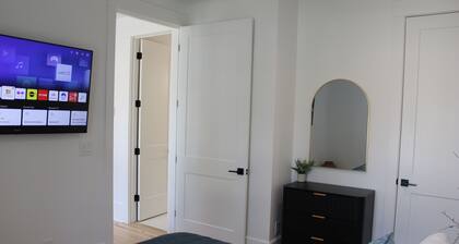 Clean, Stylish 1 Bedroom Apartment Minutes from Downtown Alpharetta/Avalon