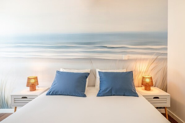 Iron/ironing board, Internet, bed sheets