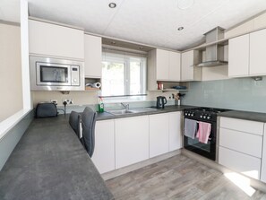 Dishwasher, cookware/dishes/utensils - Altair Lodge (Crieff)