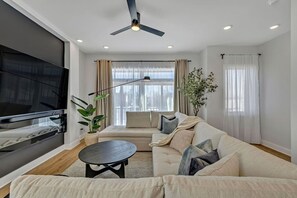 Téléviseur, foyer, chaîne audio