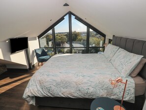 2 bedrooms, individually decorated, individually furnished, free WiFi - 11 Brython Place (Tenby)