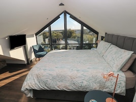 2 bedrooms, WiFi (free), individually decorated, individually furnished