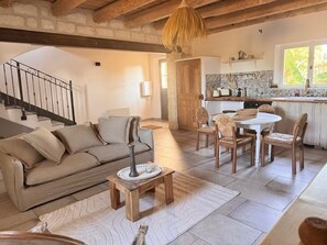 Living area - Camargue, authentic and refined charm (Vauvert)