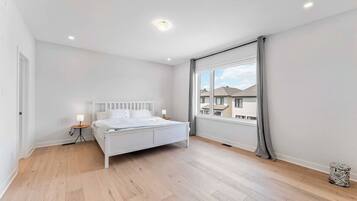 5 bedrooms, iron/ironing board, free WiFi, bed sheets