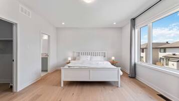 5 bedrooms, iron/ironing board, free WiFi, bed sheets