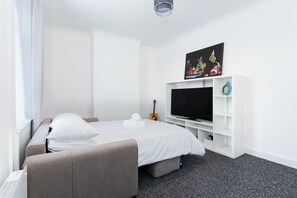 1 chambre, fer et planche à repasser, Wi-Fi, literie fournie