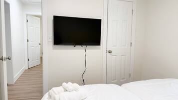 3 bedrooms, iron/ironing board, free WiFi, bed sheets