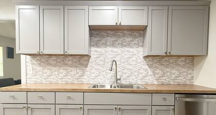 Lovers Ln Retreat - 3BD/1BR