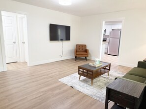 Smart TV - Lovers Ln Retreat - 3BD/1BR (Henderson)