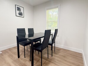 Dining - Lovers Ln Retreat - 3BD/1BR (Henderson)