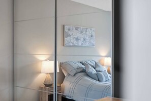 4 bedrooms, iron/ironing board, WiFi, bed sheets - Pleasant and Quaint 4BED|Orleans (Ottawa)