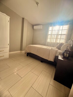 2 bedrooms, iron/ironing board, free WiFi, bed sheets