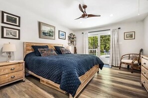 Desk, iron/ironing board, travel crib, WiFi - The Waterfront Retreat- *With Sauna and Hot Tub!* (Chestertown)