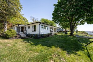 Exterior - The Waterfront Retreat- *With Sauna and Hot Tub!* (Chestertown)