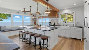 冰箱、微波炉、烤箱、炉灶