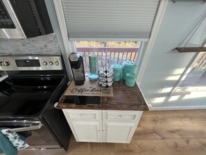Four à micro-ondes, un four, surface de cuisson, lave-vaisselle