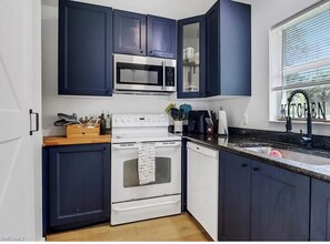 Four Ă micro-ondes, un four, surface de cuisson, lave-vaisselle