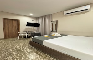 1 bedroom, desk, free WiFi, bed sheets