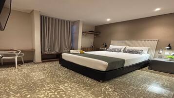 1 bedroom, desk, free WiFi, bed sheets