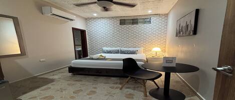 1 habitación, escritorio, wifi gratis y ropa de cama