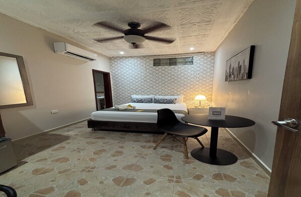 1 habitación, escritorio, wifi gratis y ropa de cama 