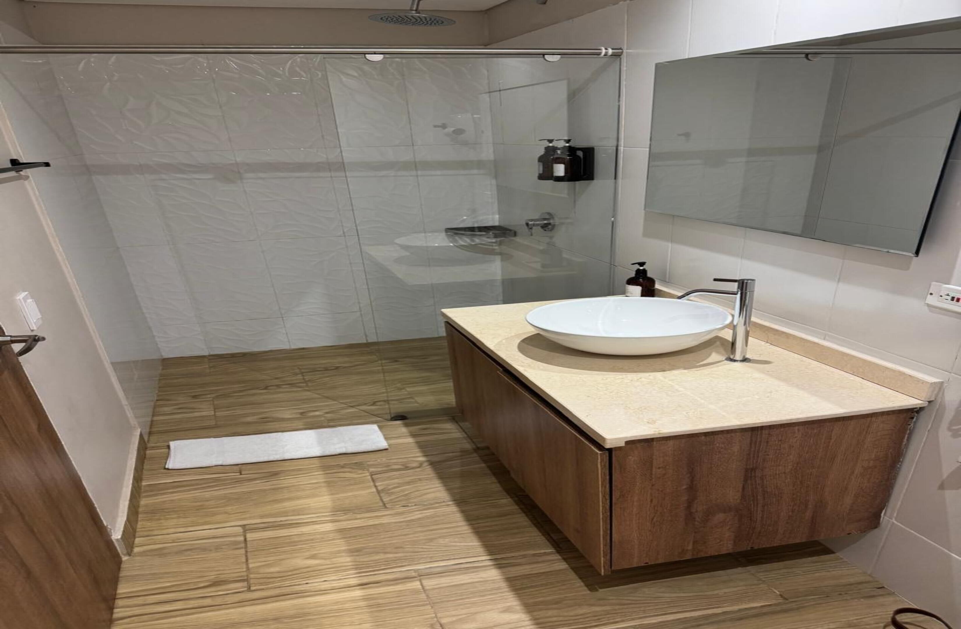 Secador de pelo, toallas