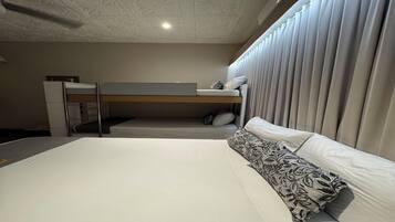 1 bedroom, desk, free WiFi, bed sheets