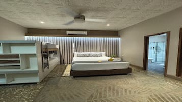 1 bedroom, desk, free WiFi, bed sheets