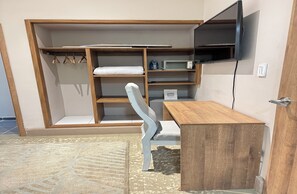 1 habitación, escritorio, wifi gratis y ropa de cama 