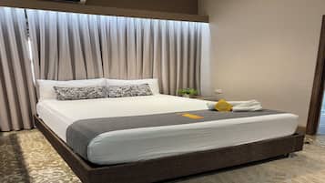 1 bedroom, desk, free WiFi, bed sheets