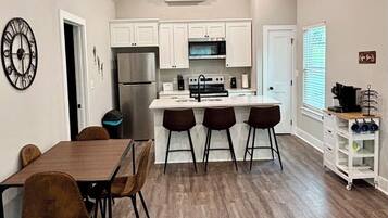 Mikrowelle, Ofen, Herdplatte, Geschirrspüler