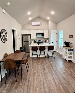 Mikrowelle, Ofen, Herdplatte, Geschirrspüler