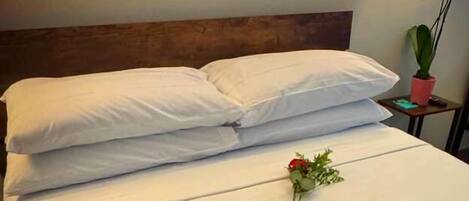 Premium-sengetøj, dundyner, skrivebord