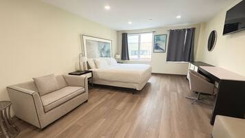 Deluxe Studio Suite | Premium bedding, down comforters, desk, laptop workspace