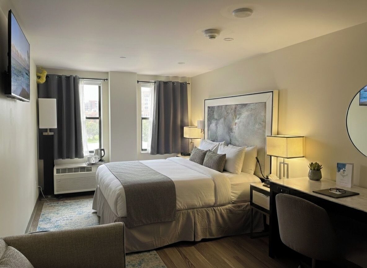 Suíte estúdio luxo | Roupas de cama premium, edredons de pluma, escrivaninha