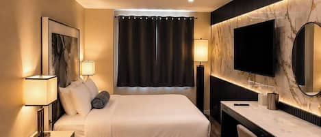 Suite estudio Deluxe | Ropa de cama de alta calidad, edredón y escritorio
