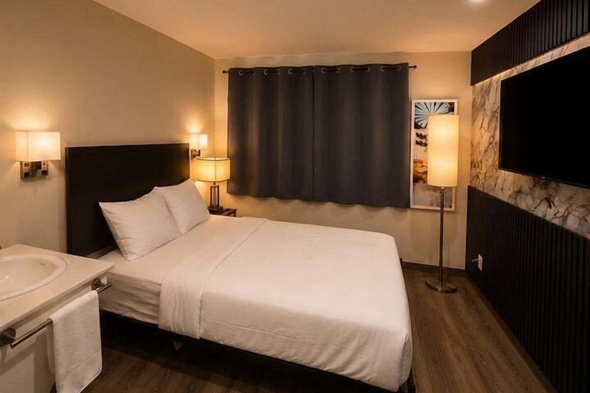 Premium bedding, down duvets, desk, laptop workspace