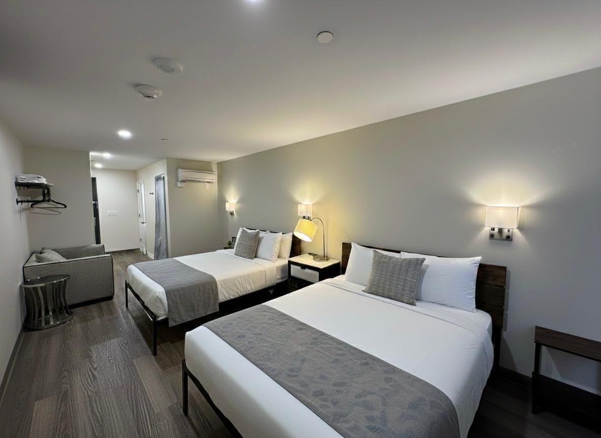 Habitación Deluxe doble | Ropa de cama de alta calidad, edredones de plumas, escritorio