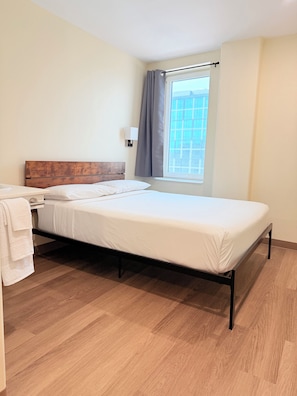 Deluxe Room, 1 Katil Ratu (Queen) | Peralatan tempat tidur premium, gebar bulu kapas, meja