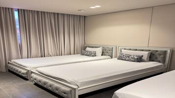 1 habitación, escritorio, wifi gratis y ropa de cama