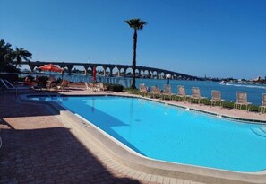 Piscine extérieure, piscine chauffée