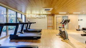 A gym with treadmills, a stationary bike, and a wall with motivational text. - Complete Studio With Self Check-in Cob0710 (São Paulo)