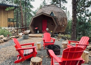 Terrace/patio - Experience Bend’s Dome Sweet Dome for a unique getaway (Bend)
