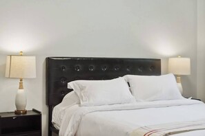 4 chambres, fer et planche à repasser, Wi-Fi, literie fournie