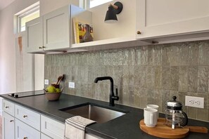 電子レンジ、オーブン、コンロ、食器洗い機