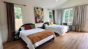 4 bedrooms, iron/ironing board, WiFi, bed sheets