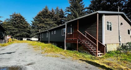 Pleasant 1-bedroom hotel near Pasagshak and the Olds River