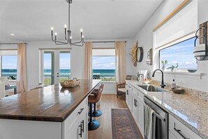 Microwave, oven, stovetop, dishwasher - Flagler Beachfront Condo With Balcony Over Ocean View (Flagler Beach)