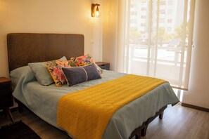 2 bedrooms, iron/ironing board, internet, bed sheets