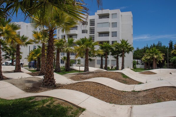 المنطقة المحيطة بالمنشأة